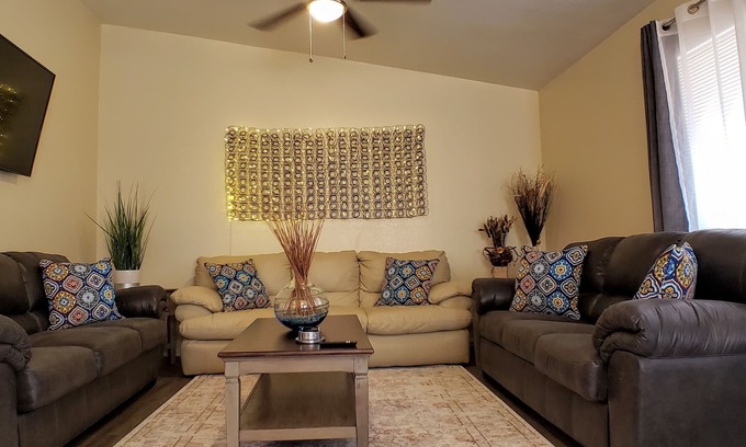 Tucson House | 💖Elegant, Clean&Comfy|King Bed|Garage|AC|PetsOk💖