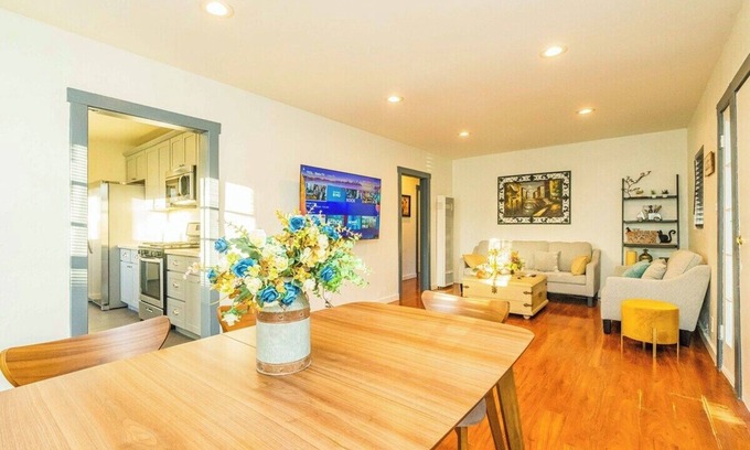 Glendora House | Elegant Comfort on Historic Route 66 Attractions