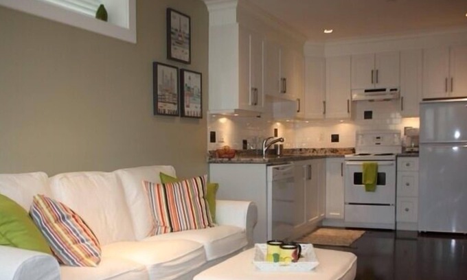 Riley Park-Little Mountain House | Elegant Cottage Style Suite in Upscale Home in heart of Cambie Village