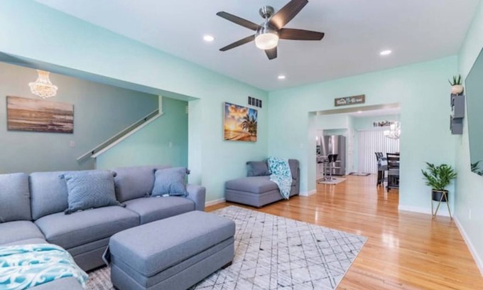 Central West End House | Elegant Entire Home Near Fox Theatre & Universities @ Prime CWE Location!