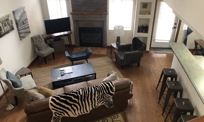 Woodlands Village House | Elegant Flagstaff Basecamp