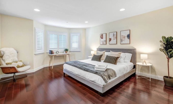 Arcadia House | Elegant Getaway in Arcadia with Balcony and Gazebo