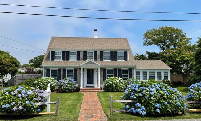 Harwich Port House | Elegant Harwich Port Home, Walk to private association beach and Village!