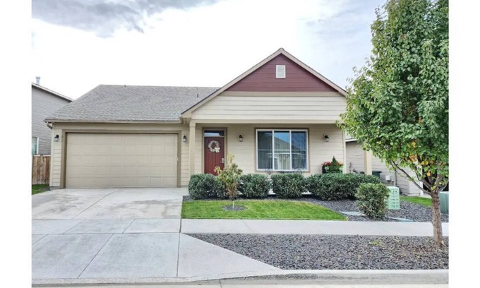 Tri-Cities House | Elegant Home with Game Room near Local Wineries