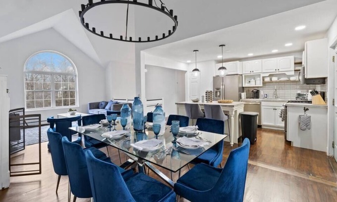 Blooming Grove House | Elegant House, Beautiful Nature 6.5 Acres of Woods