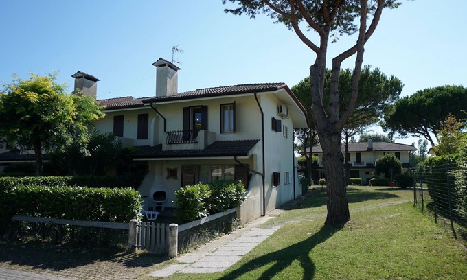 Porto Santa Margherita Villa | Elegant villa with pool and barbecue