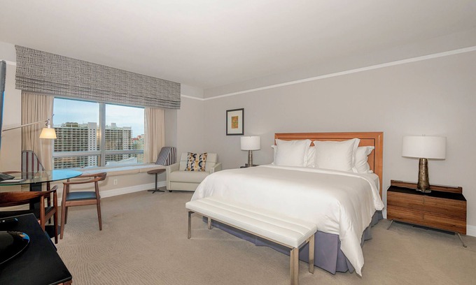 Brickell Apartment | Elegant King Studio Suite + Kitchenette