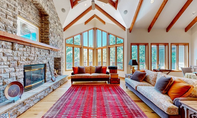 Eureka Springs House | Elegant lake house with gourmet kitchen, game room, scenic views & lake frontage