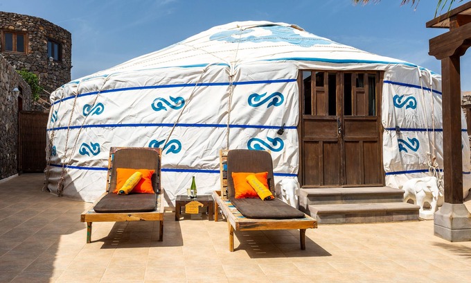 Haria Apartment | Elegant Luxury Yurt, Paradise by the Beach, ideal for family/couple, private kitchen/lounge/shower r