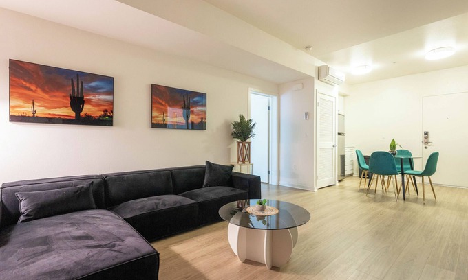 Downtown Apartment | Elegant & Modern 2BR/2BA Apartment