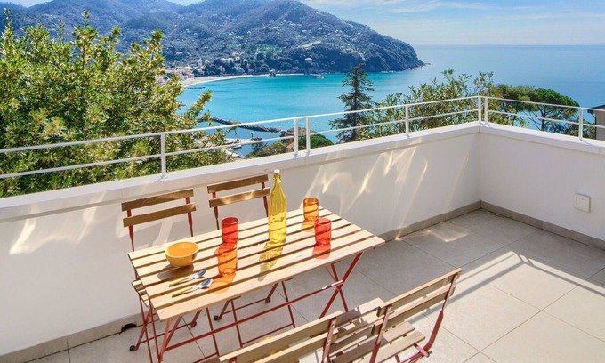 Valle Santa Apartment | Elegant, panoramic apartment for 6 people