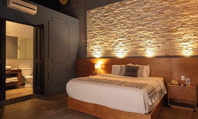 Downtown Queretaro Bed & Breakfast | Elegant room in Querétaro's historic center