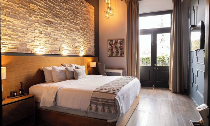 Downtown Queretaro Bed & Breakfast | Elegant room in Querétaro's historic center