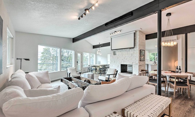 West Queen Anne House | Elegant Seattle Escape < 2 Mi to Space Needle