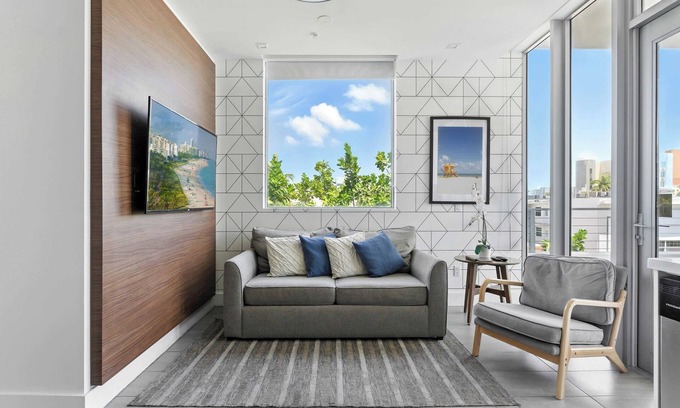 Flamingo/Lummus Apartment | Elegant SoBe 2 Bedroom Apartment