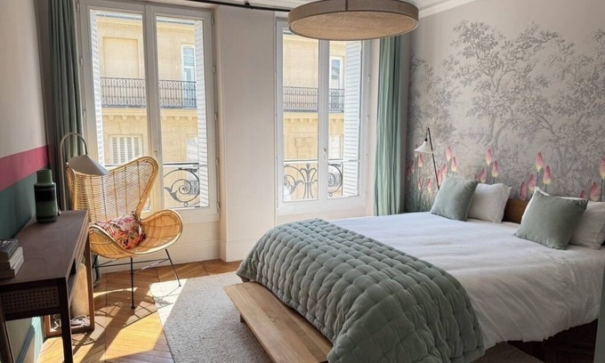 Gaillon Apartment | Elegant spacious 2 bedroom, apartment in the heart of Paris, near Opera & Louvre