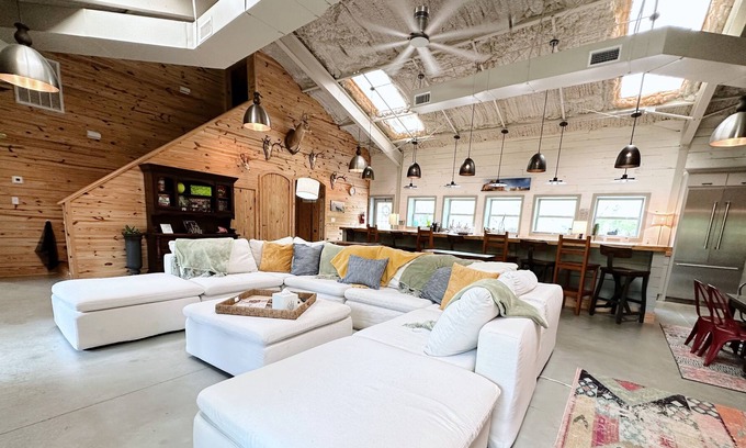 McNeill House | Elegant & Spacious Creekfront Getaway