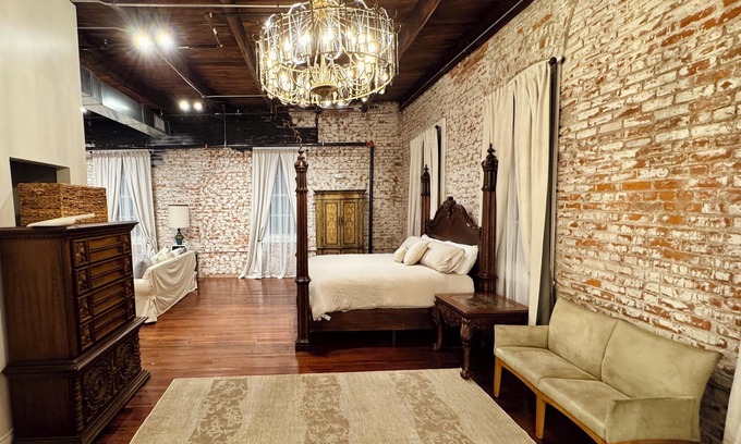 Sunshine Apartment | Elegant studio in Restored Downtown District of Plaquemine