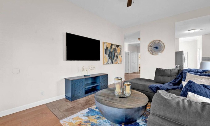 Uptown House | Elegant styled 3BR home 5-min from Beale Street