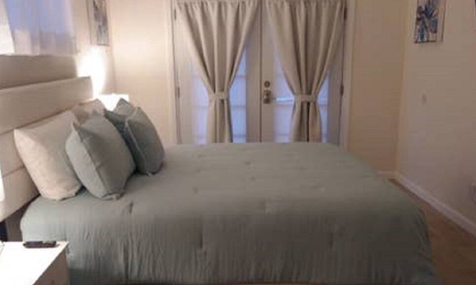 Desert Hot Springs House | Elegant Three Bedroom Duplex Sleeps Six