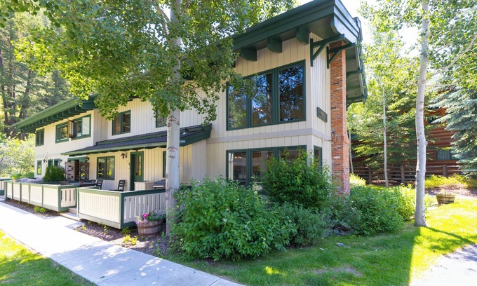 Warm Springs Condo | Elegant Three Suite Condo Steps to Warm Springs Lodge