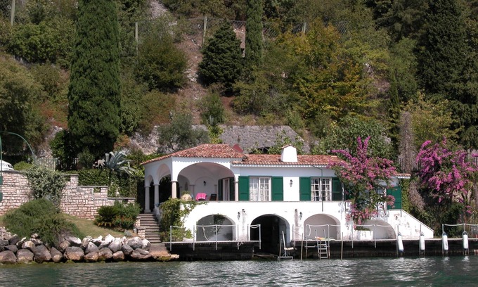 Tignale House | Elegant villa directly on the lake