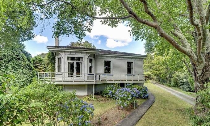 Nelson House | Elegant Villa Nestled In The Trees