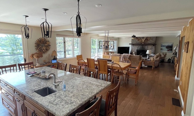 Huntsville Cottage | Elegant Waterfront Cottage Escape