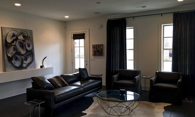 Oxford House | ElegantContemporaryWalk to Campus/StadiumSleeps14 UMEventsWeddingsReunionsSports