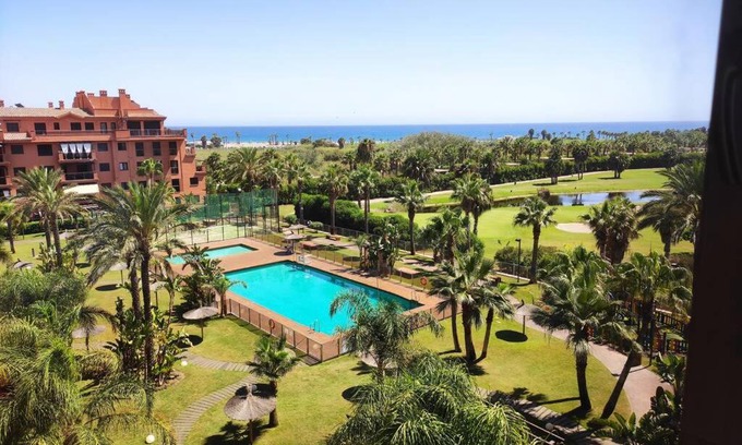 Motril Apartment | Elegante Apartamento en Playa Granada & Golf