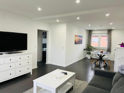 Rhein-Erft-Kreis District Apartment | Elegante Apartment in Erftstadt mit Balkon, Zentral, Bahnhof nah, Phantasialand Brühl bei Cologne