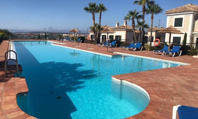 Casares Apartment | Elegante,ruhige 4 Zi Fewo mit Charme, Whirlpool, Gym, 3 Min Fahrt zum Sandstrand