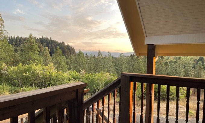 Eugene Apartment | Elegantly appointed guest apartment on beautiful farm estate in west Eugene.