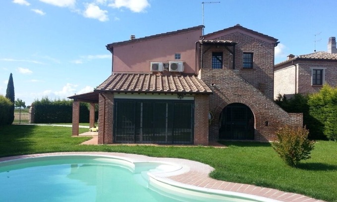 Montepulciano Villa | Elegantly renovated farmhouse with pool