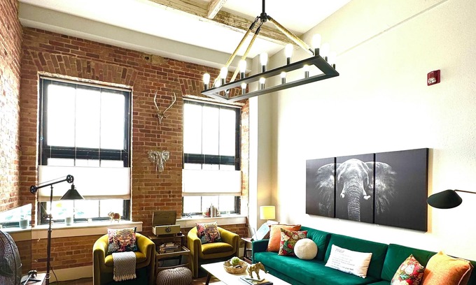 Wilmington Historic District Condo | Elephant on Market Wilmington 2 King BR + Parking