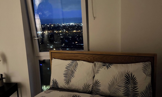 Birmingham Apartment | "Elevate Your Stay: Stunning 2-Bedroom Apartment with Breathtaking City Views!