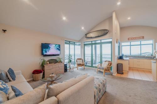 Redcliffs House | Elevated Ocean View Oasis - 3BR 2 Bath Parking