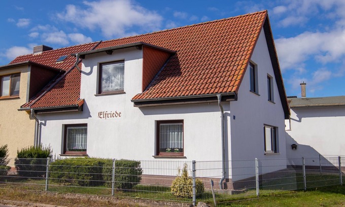 Spandowerhagen House | Elfriede house rental