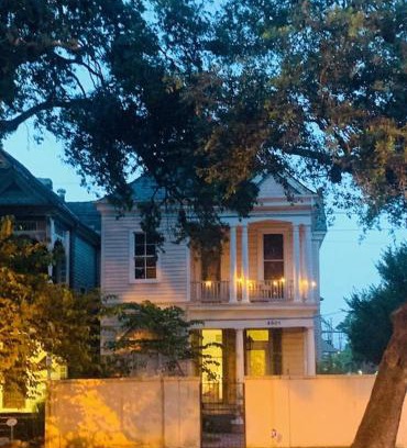 Mid-City House | Elisabeth House DOLLHOUSE, 6 BR, French Quarter, Streetcar sleeps 14!