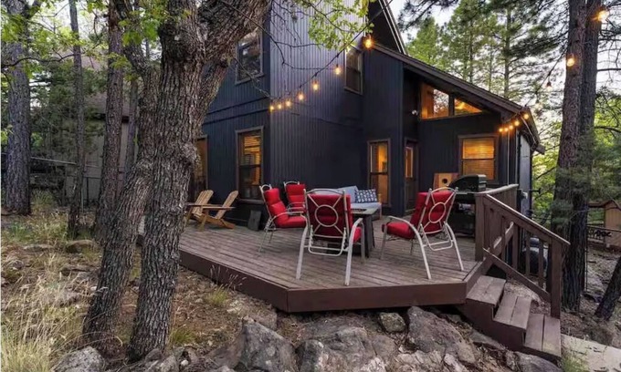 Munds Park Cabin | Elite Mountaintop Cabin w/2 Decks, Fire Pit & Loft !SUPERHOSTS! Pet Friendly