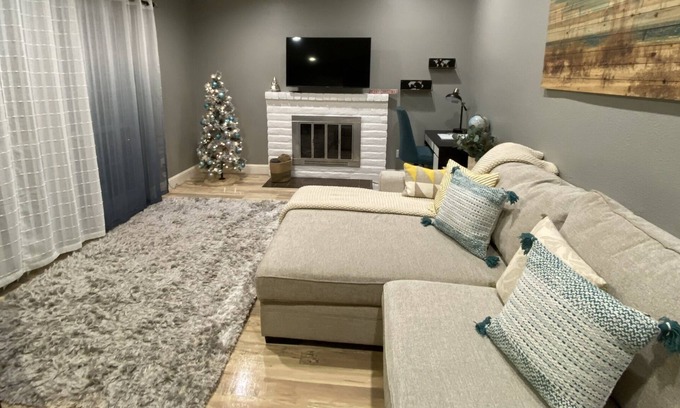 Sacramento House | Elite Stylish House 3+1 bedrooms close to grocery & fast food