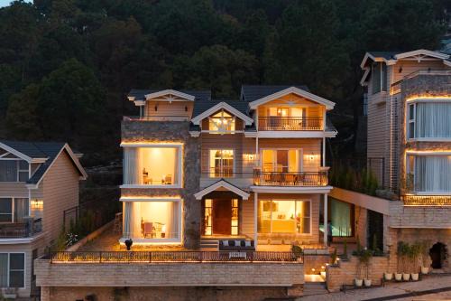 Kasauli Villa | ELIVAAS privé The Royce Daisy Ultra-Luxe 4 BHK Villa with Pvt Heated Pool, Jacuzzi, Steam Room & Hill Views
