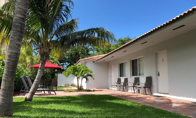 Deerfield Beach Apartment | Elizabeth House Inn
