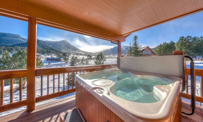 Carriage Hills House | Elk Meadow Retreat - Amazing Mountain Views + Hot Tub Sleeps 10!