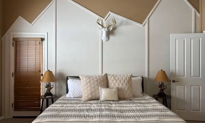 Williams House | Elk on the Nine - Stay Near Route 66, Grand Canyon, Golf, and The Polar Express!
