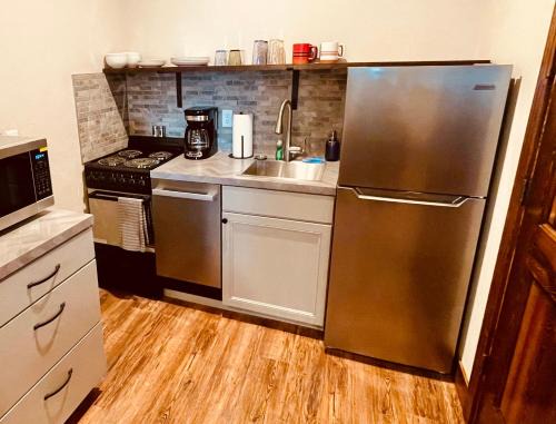 Lakeside House | Elk Ridge Village Cabin 301E Cozy cabin with views of Flathead Lake and the Swan mountains