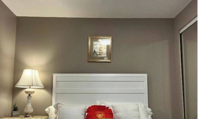 West Edmonton House | Ellegant private bedroom in a quiet and nice home to stay in West Edmonton Area