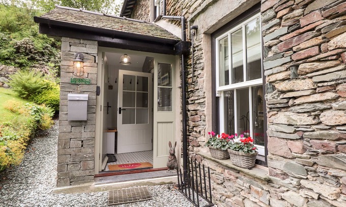 Grasmere House | ELLER CLOSE HOUSE, family friendly, with open fire in Grasmere