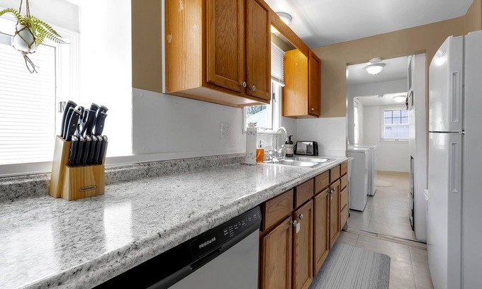 Amherst House | Elm Cottage*2.7 Mi. to UB North & S - Central Air!
