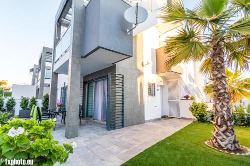 Los Altos Apartment | ELuxuria Sunny Villa
